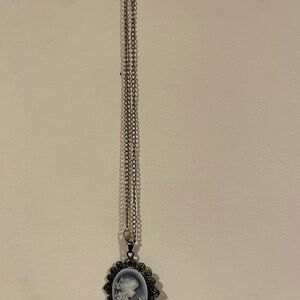 Elegant Silver Cameo Pendant Necklace